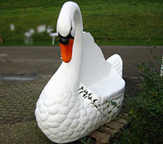 White swan bench staute for garden decoration